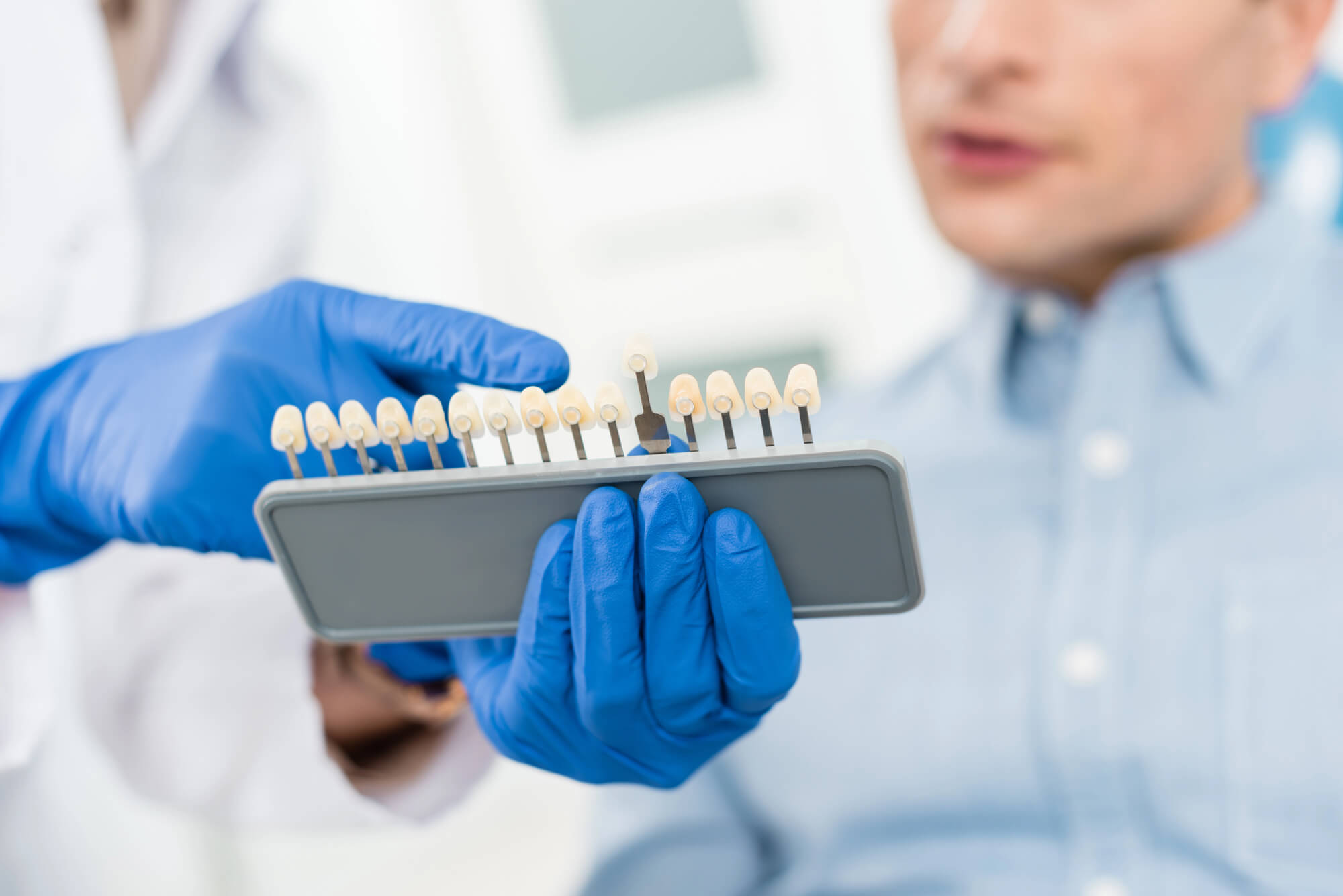 Implantes Dentales con un Dentista que Hable Español en Lake Worth