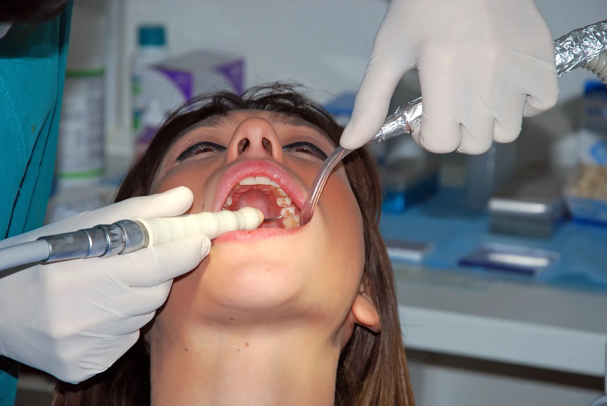 Atención dental para niña en clínica con dentista que hable español Lake Worth